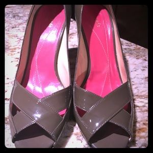 Gorgeous gray/olive color Kate Spade heels